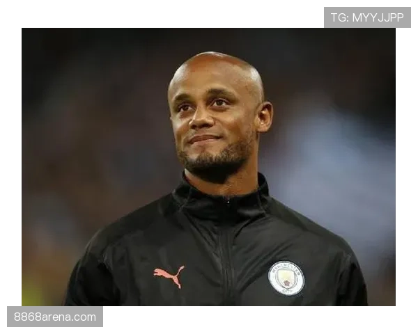 孔帕尼退役后住城堡，每天五点起床遛狗顺便练核心？