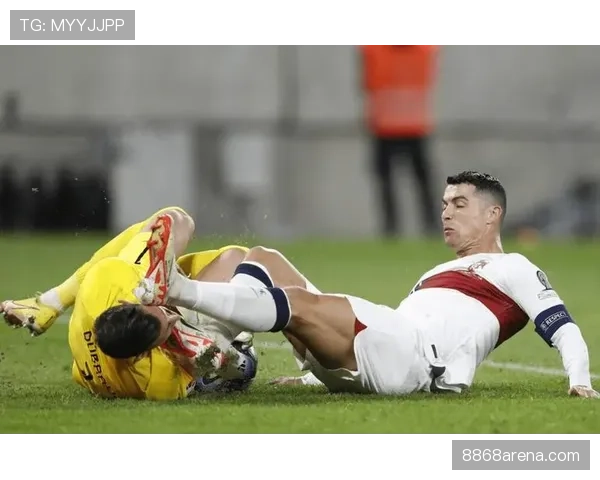 故意踢人犯规判罚细节解析：裁判如何区分恶意与无心？